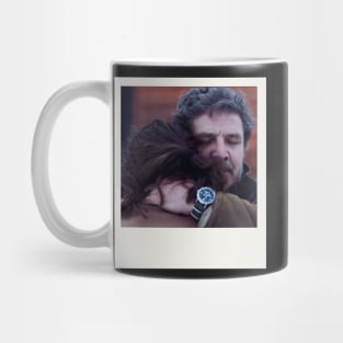 pedro pascal and bella ramsey foto retro hug Mug